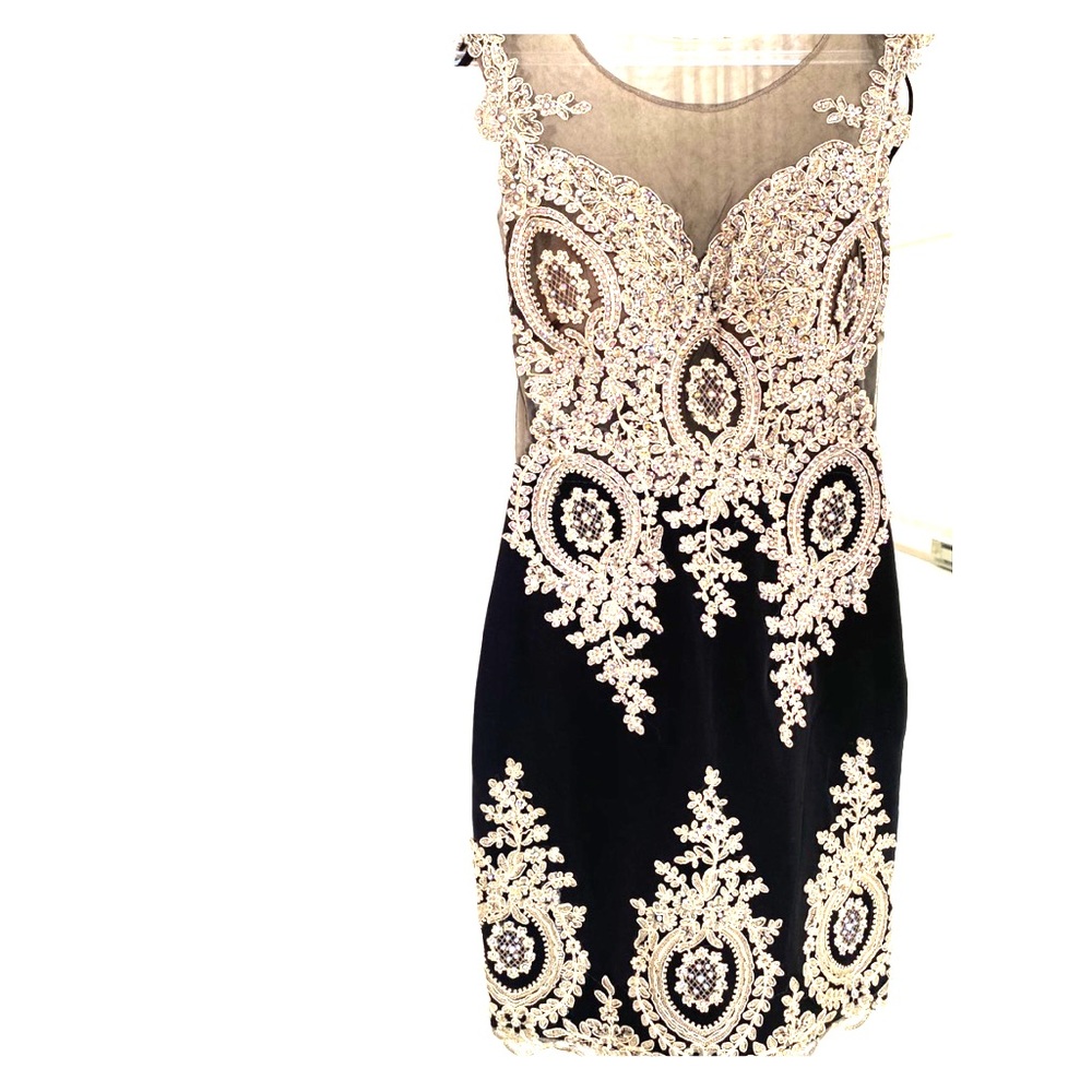 Glow Prom dress size 0. Gorgeous and Ornate